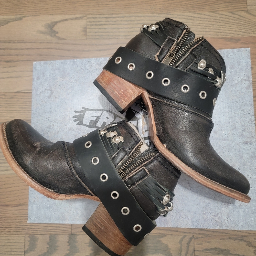 Freebird by Steven Black Leather Ankle Boots with Silver Details - Picture 4 of 9